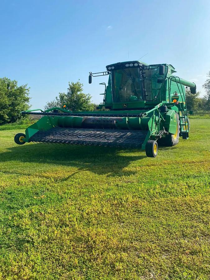Used 2012 John Deere T670 Combine