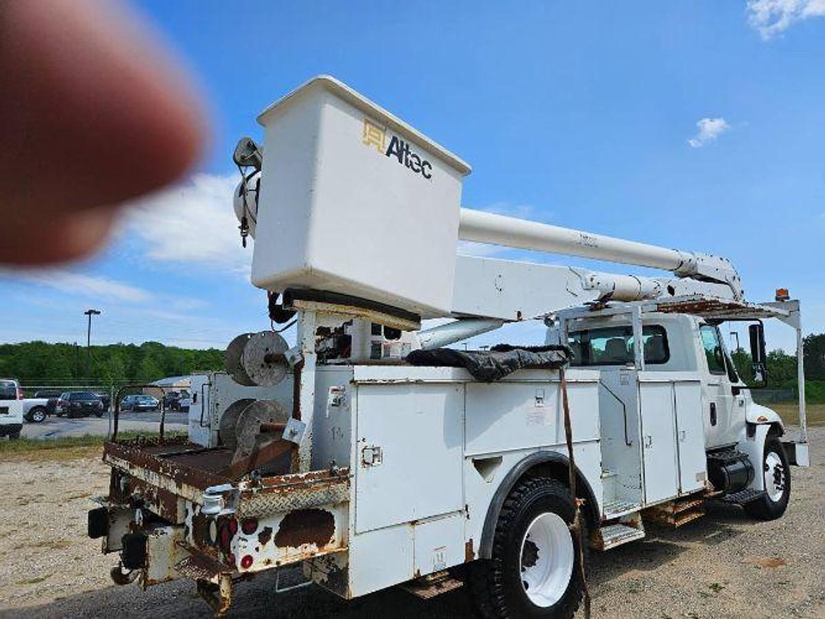 Used 2005 INTERNATIONAL 4300 DT466