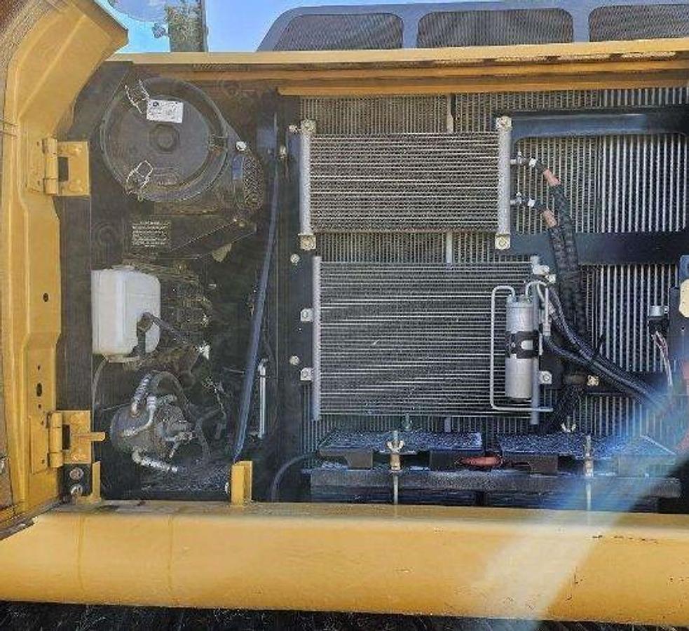 Used 2014 JOHN DEERE 180G LC