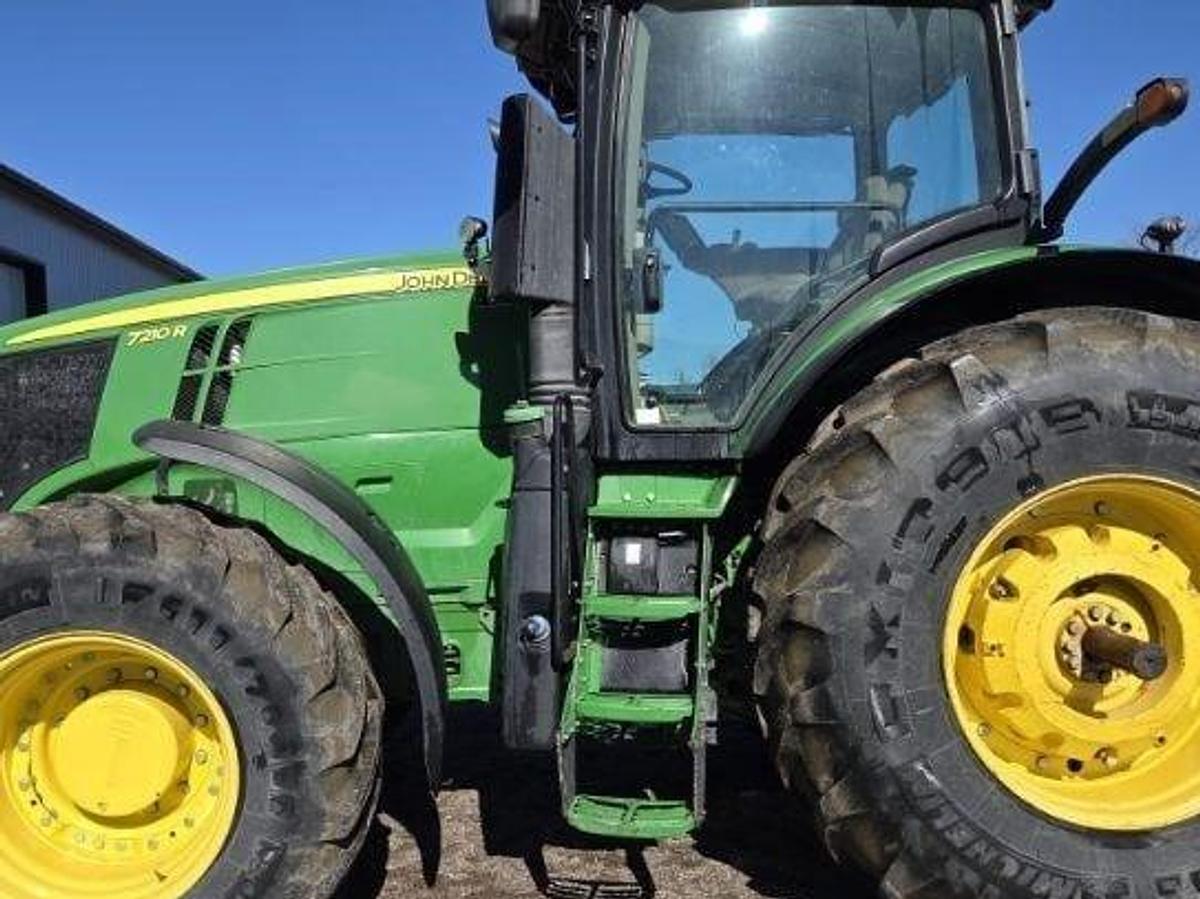Used 2015 John Deere 7210R MFWD Tractor with IVT