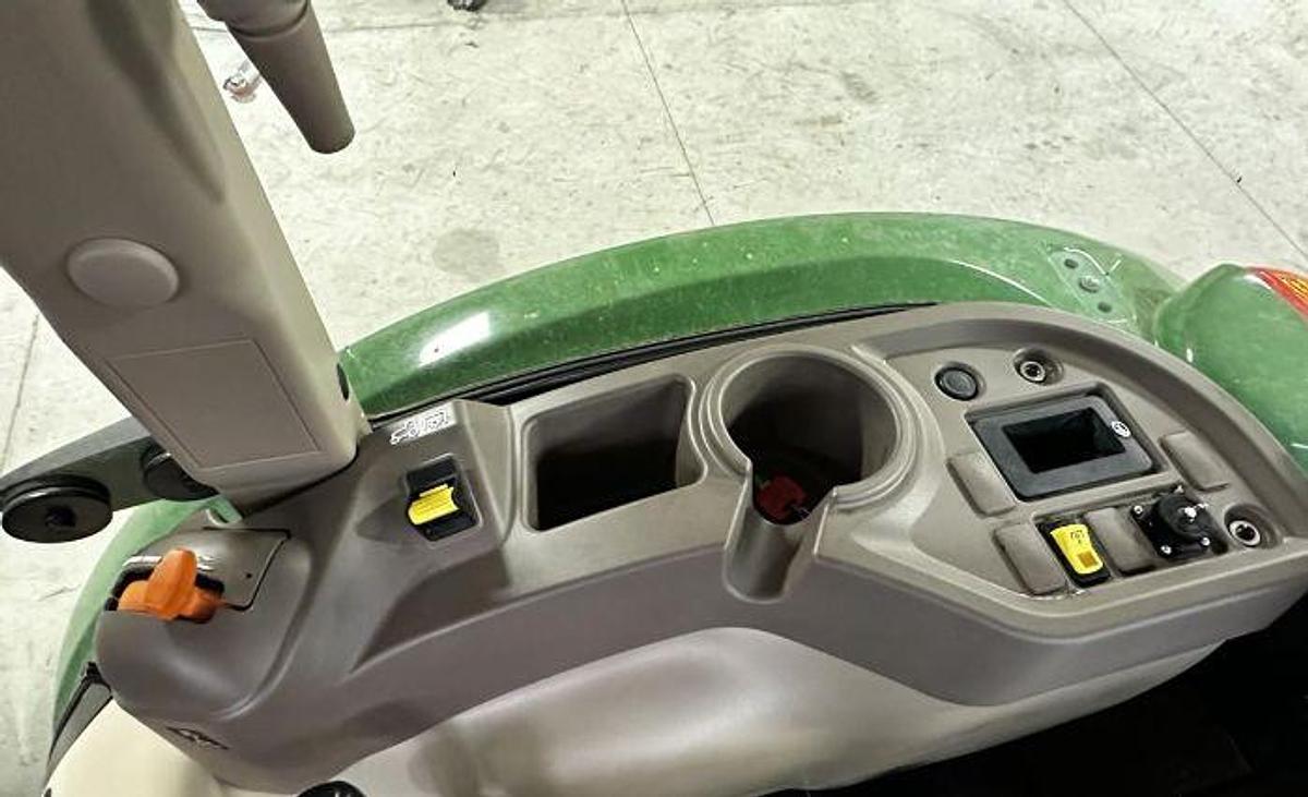 Used 2022 JOHN DEERE 5055E