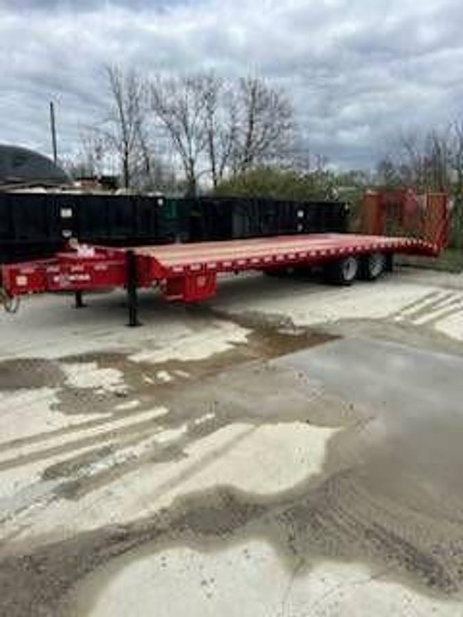 Used 2008 Leeboy 7000 Asphalt Paver with 2024 Bwise Utility Trailer
