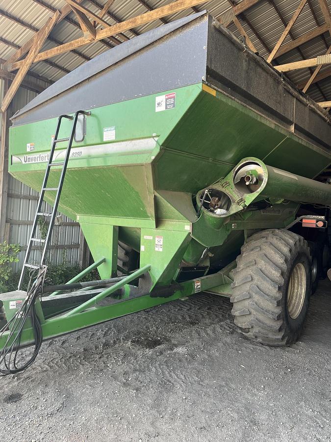 Used 2011 8250 Grain Cart