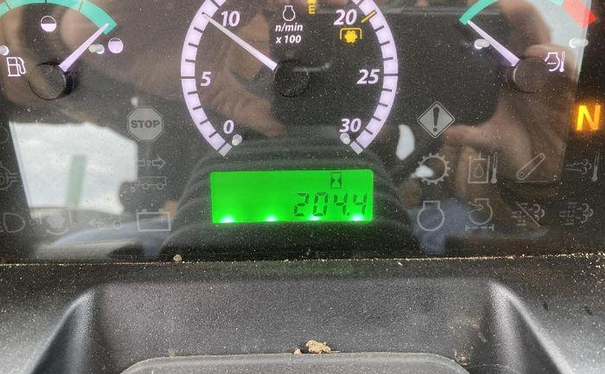 Used 2021 JOHN DEERE 5065E