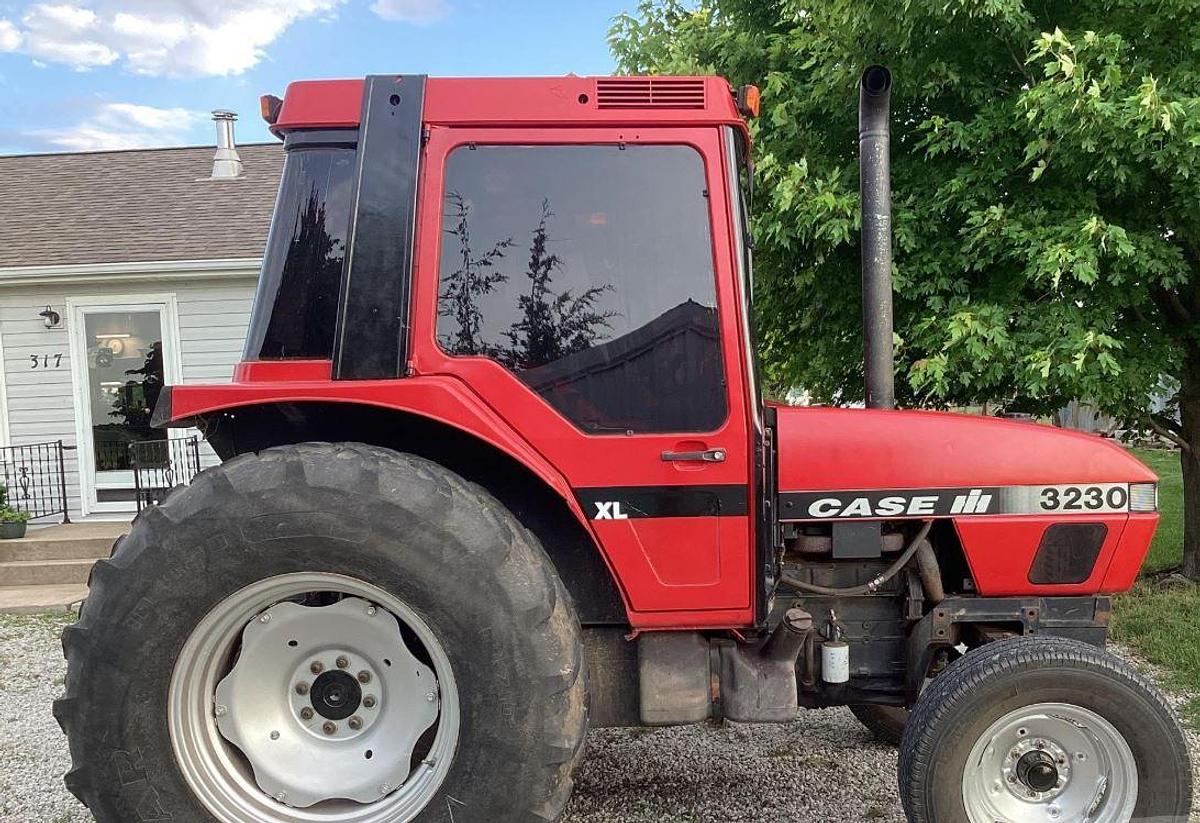 Used 1996 CASE IH 3230 Tractor