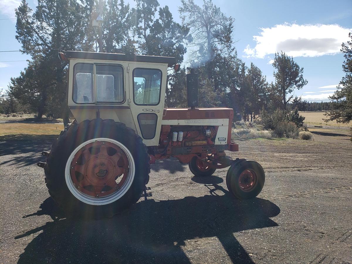 Used 1975 International Farmall 666