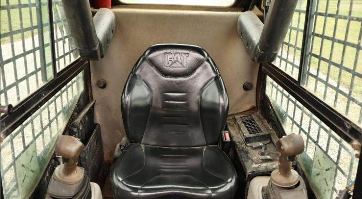 Used 2005 CATERPILLAR 247B