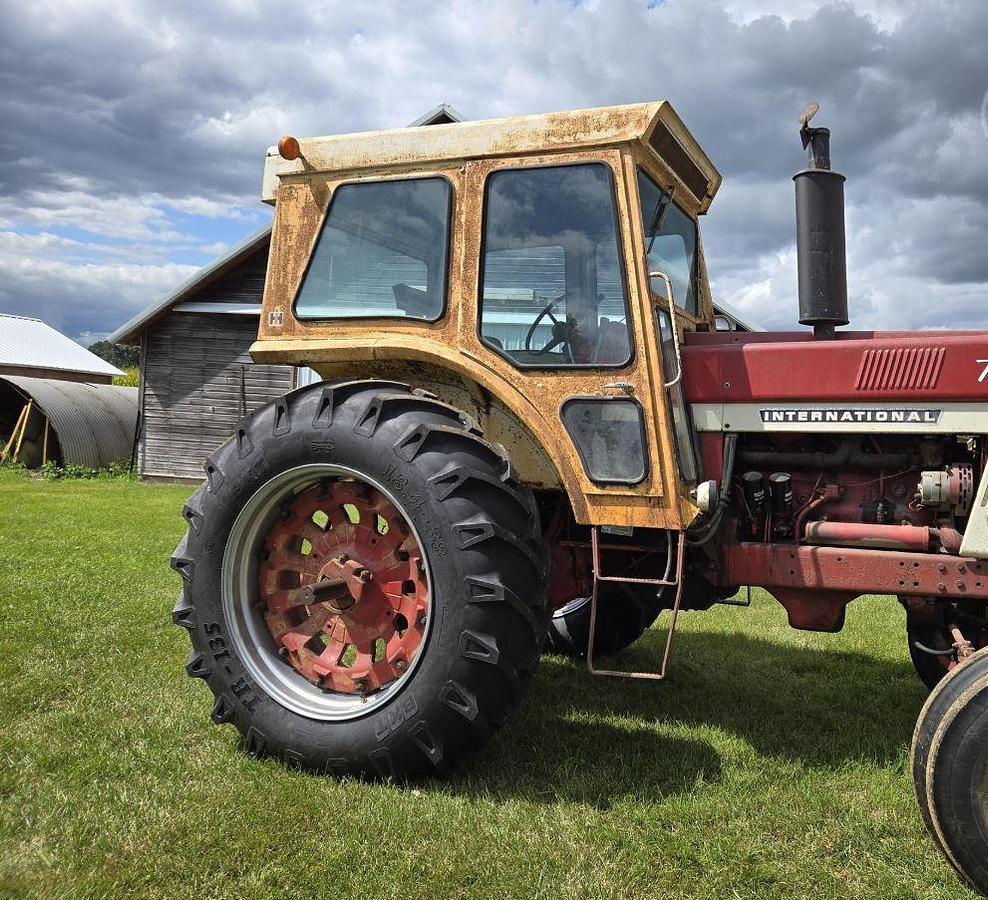 Used 1972 INTERNATIONAL 1066 Tractor