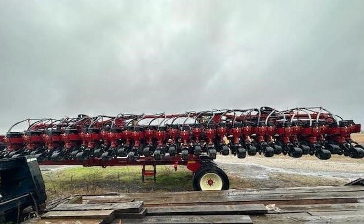 Used 2010 CASE IH 1240 Planter