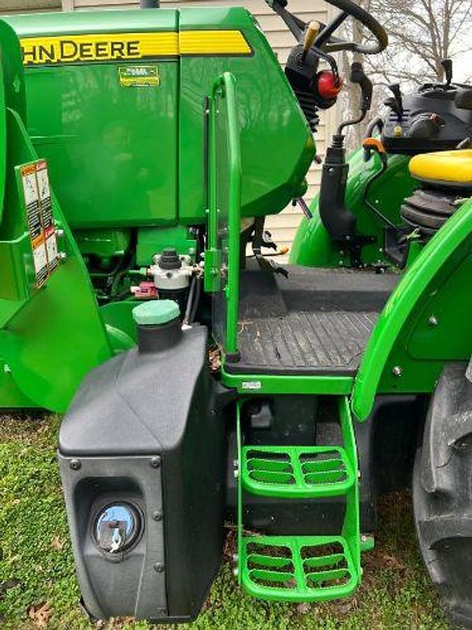 Used 2016 JOHN DEERE 5100E