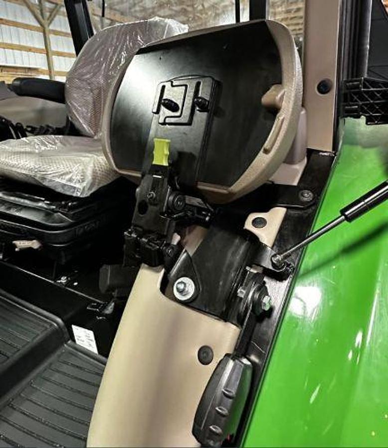 Used 2022 JOHN DEERE 5055E