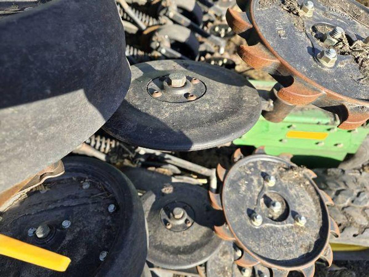 Used JOHN DEERE 1850 Air Seeder