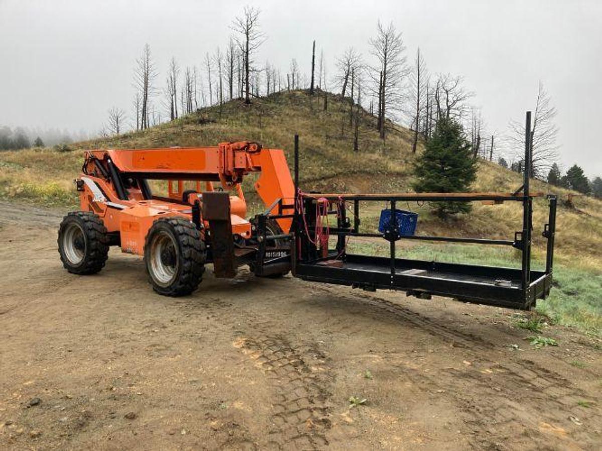 Used 2013 JLG 10054