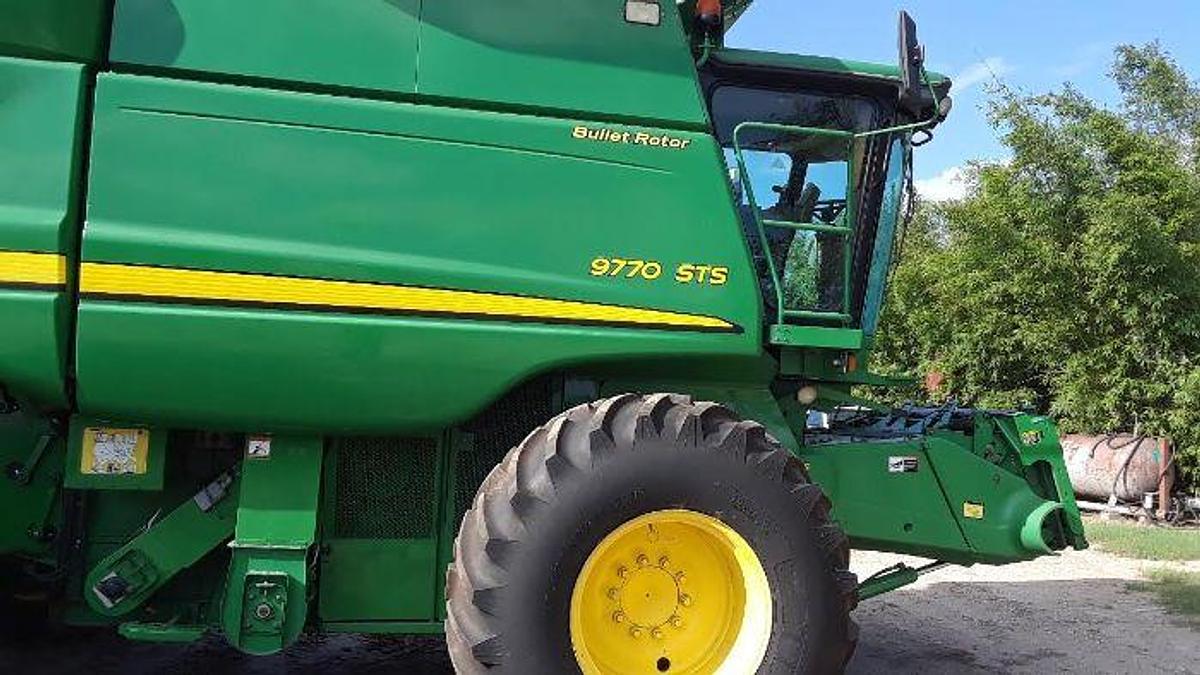 Used 2010 JOHN DEERE 9770 STS