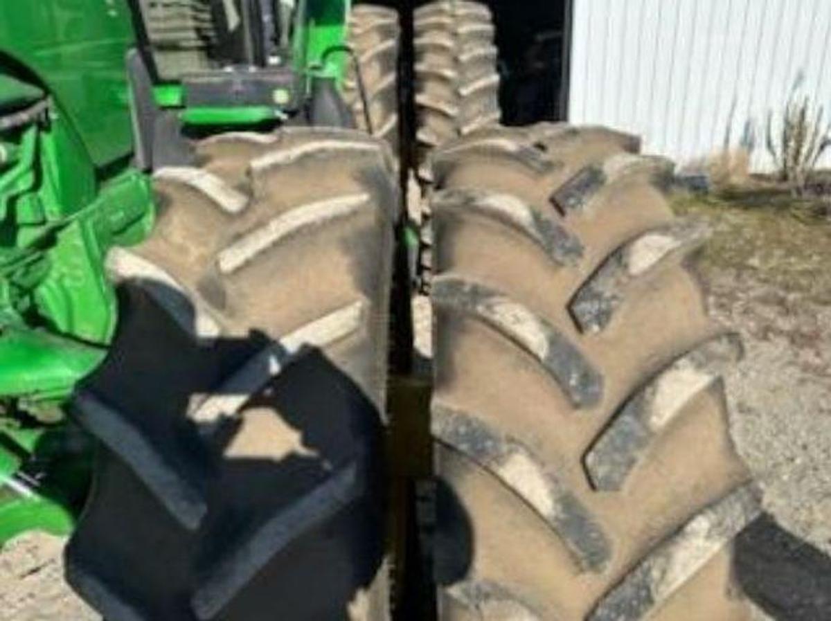 Used 2017 JOHN DEERE 8320R