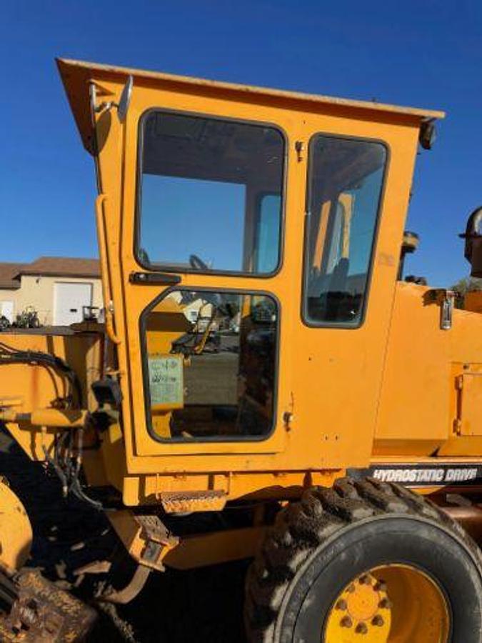 Used 2002 Leeboy 685B