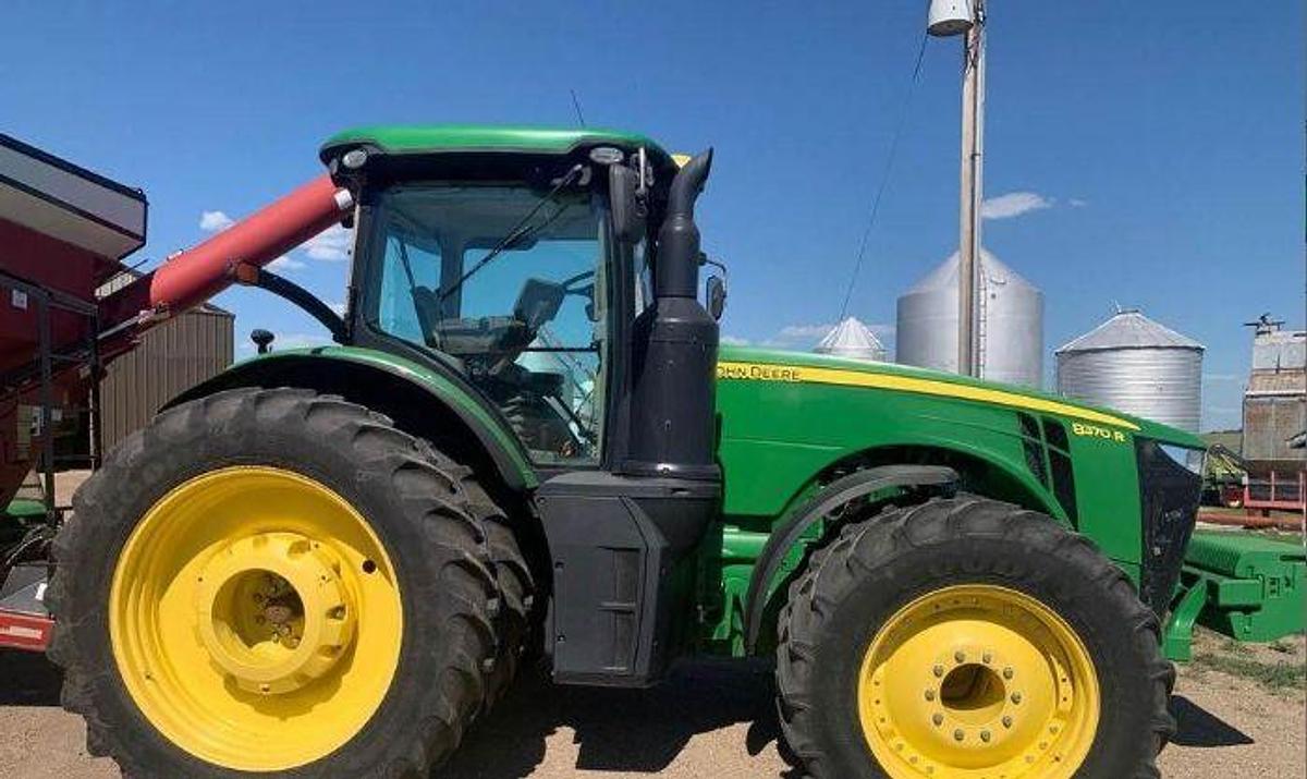 Used 2014 JOHN DEERE 8370R