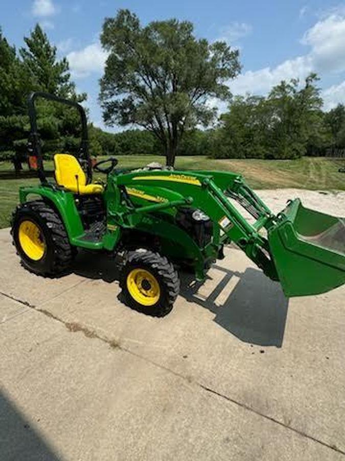 Used 2005 JOHN DEERE 3320
