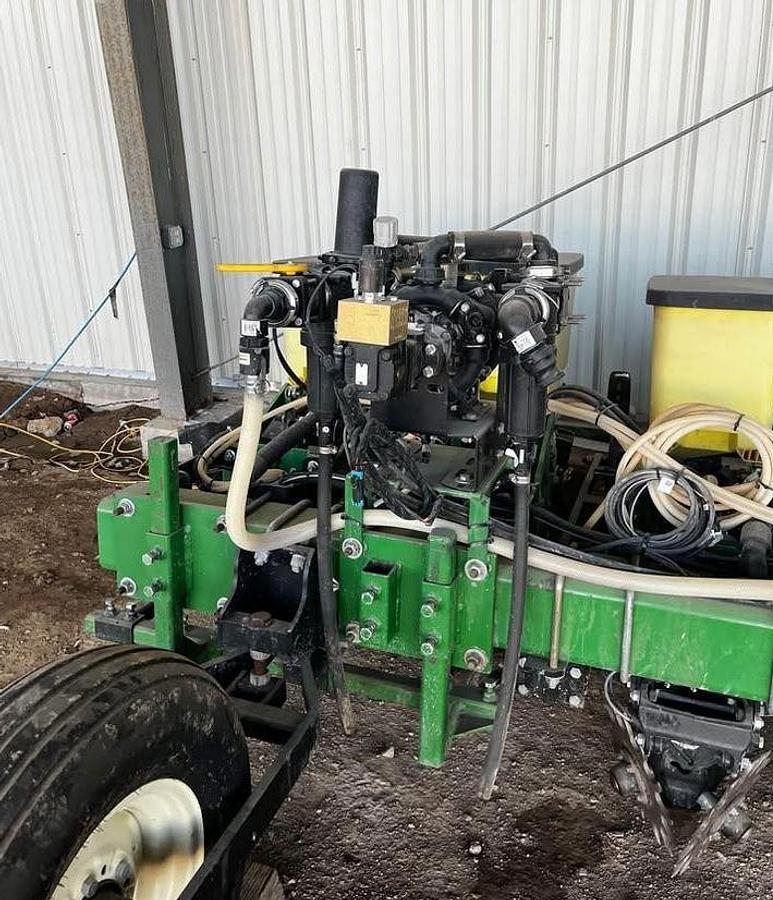 Used 2020 JOHN DEERE DR12 Planter