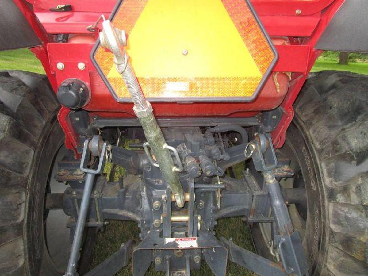 Used 2005 Mahindra 3510 with Loader