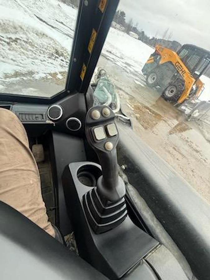 Used 2022 JCB 270T Compact Track Loader