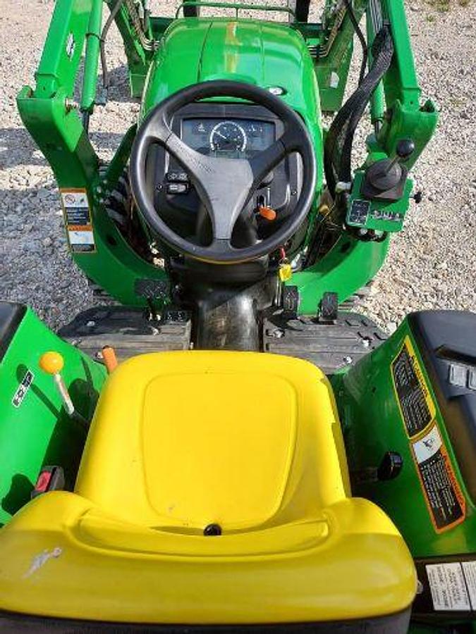Used 2019 JOHN DEERE 3032E Tractor