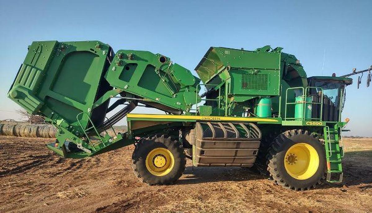 Used 2015 JOHN DEERE CS690