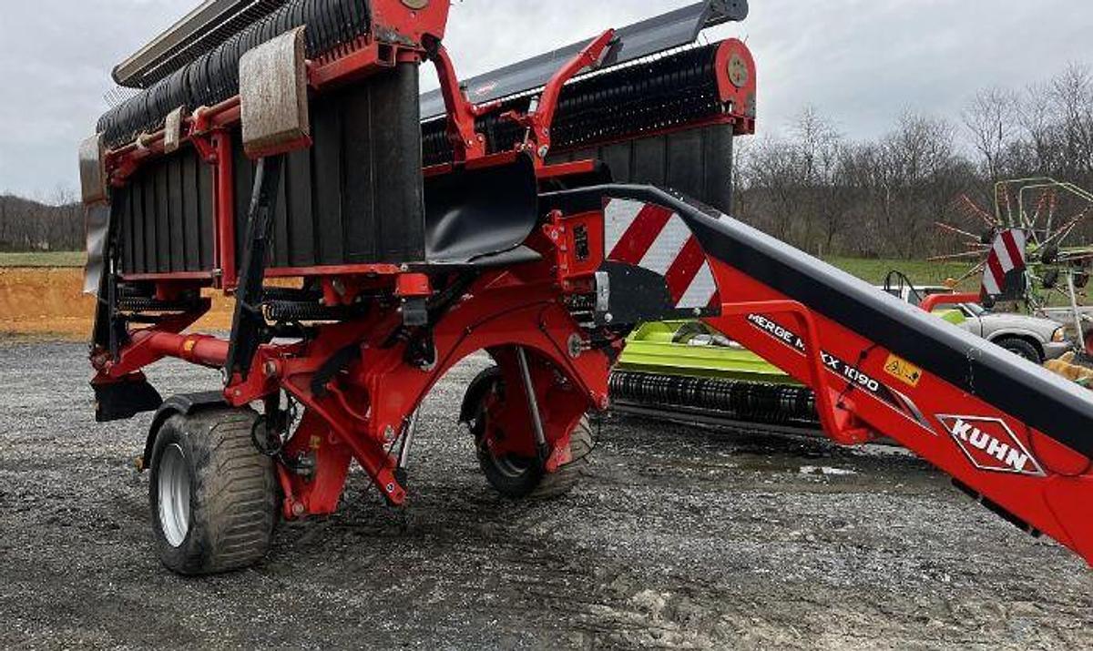 Used 2021 KUHN Merge Maxx 1090