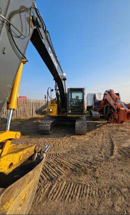 Used 2012 DEERE 135D