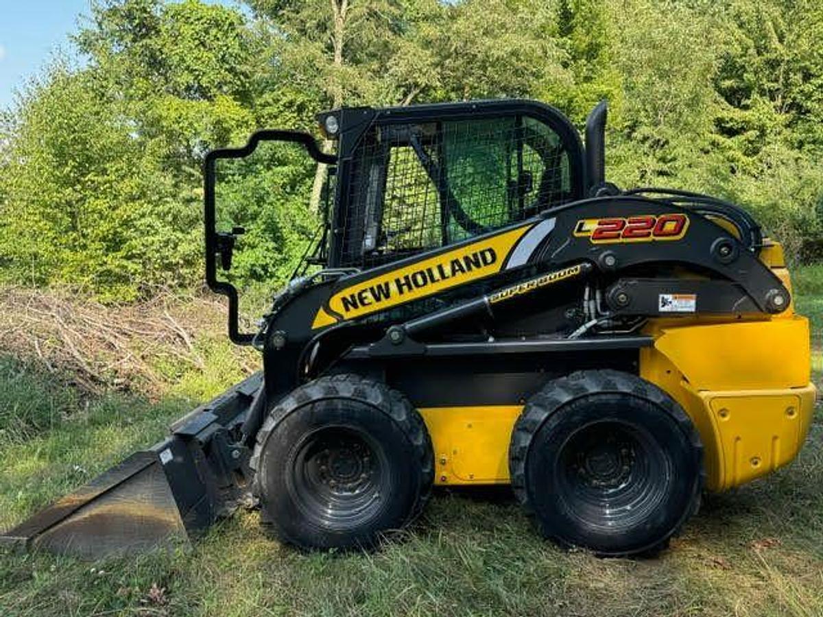 Used 2019 NEW HOLLAND L220 Skid Steer