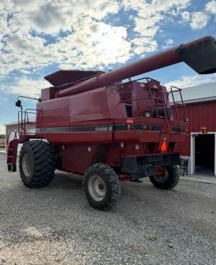 Used 2006 CASE IH 2377 Combine