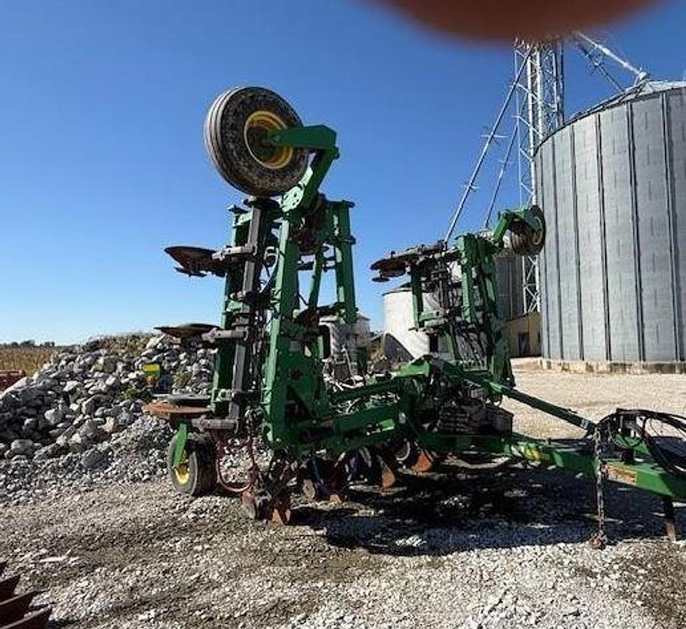 Used 2009 JOHN DEERE 2510H Fertilizer