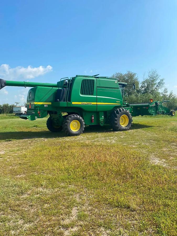 Used 2012 John Deere T670 Combine