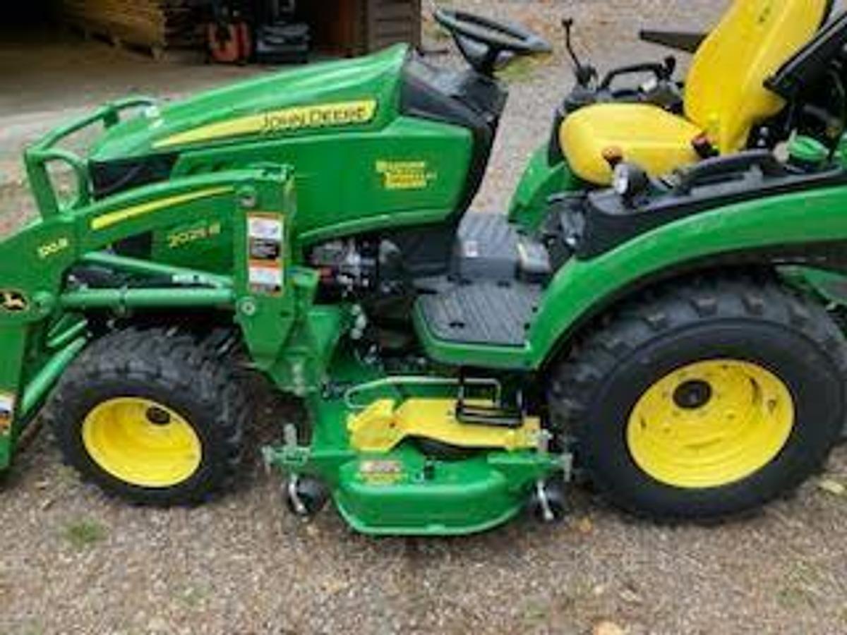 Used 2022 JOHN DEERE 2025R