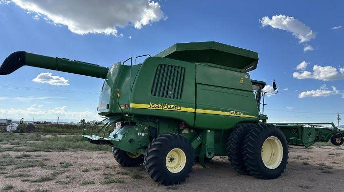 Used 2007 JOHN DEERE 9760 STS