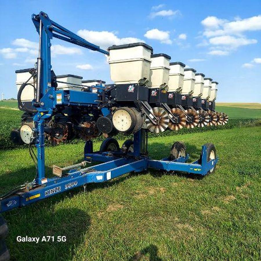 Used 2017 KINZE 3500 Planter