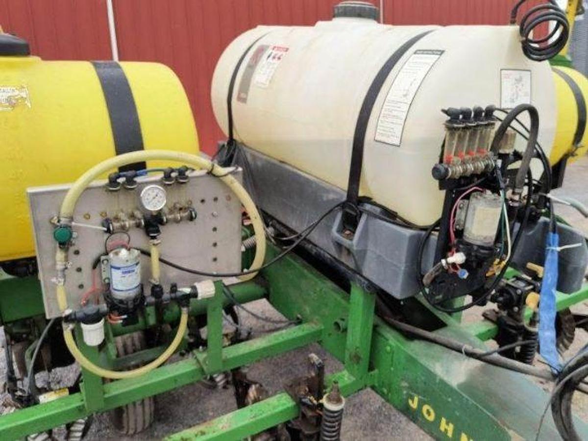 Used 2000 JOHN DEERE 7000 4R-30