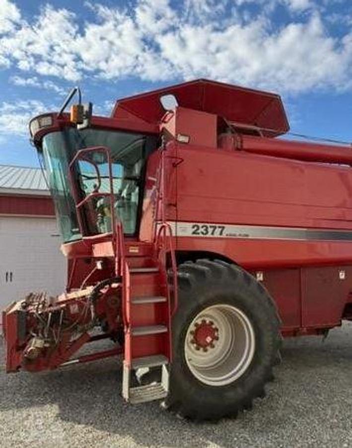 Used 2006 CASE IH 2377 Combine