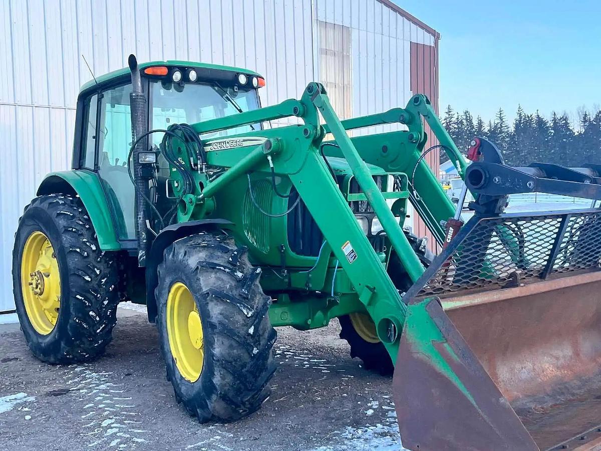 Used 2003 John Deere 7220 Loader Tractor
