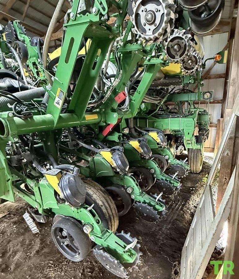 Used 2021 John Deere 1795 ExactEmerge 12/23 Split-Row Planter