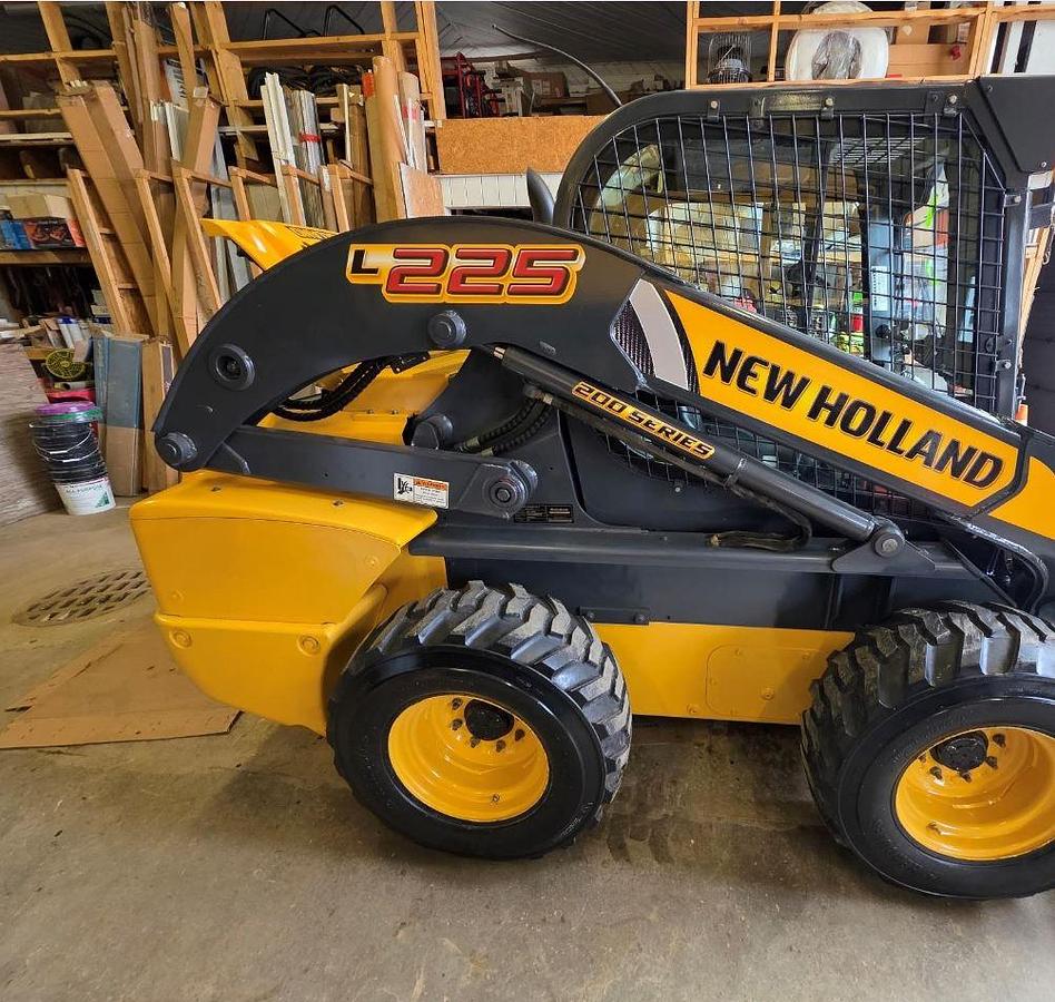 Used 2011 New Holland L225