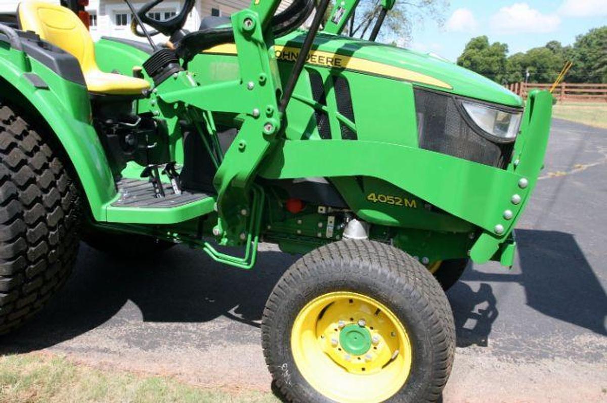 Used 2017 JOHN DEERE 4052M