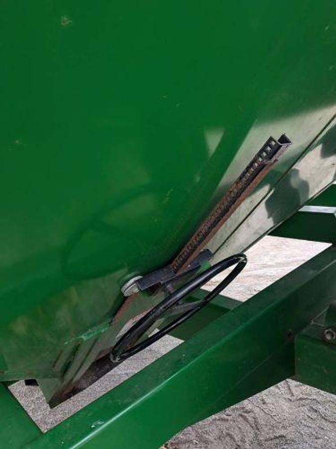 Used Unknown J and M 750 14 Grain Cart