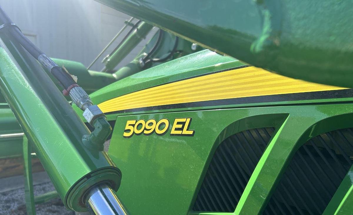 Used 2021 JOHN DEERE 5090EL
