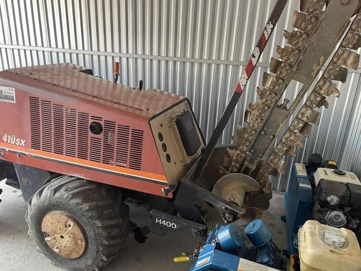 Used 2006 Ditch Witch 410SXD with Trailer