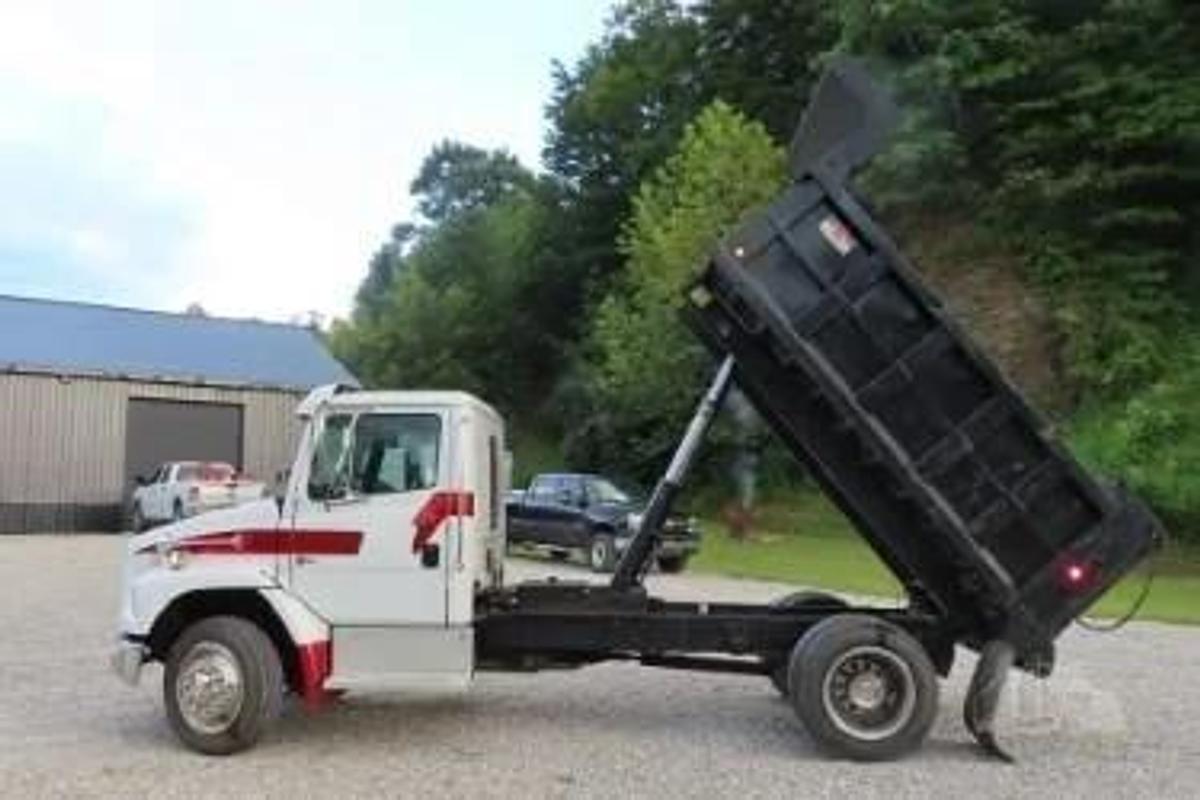 Used 1996 Freightliner FL70