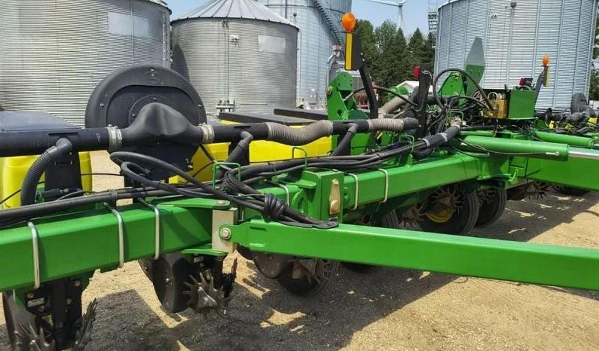Used 2009 John Deere 1770NT Planter