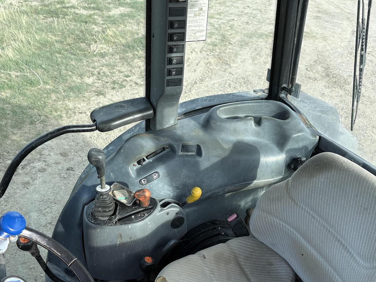 Used 2002 New Holland TN75D Tractor with Loader