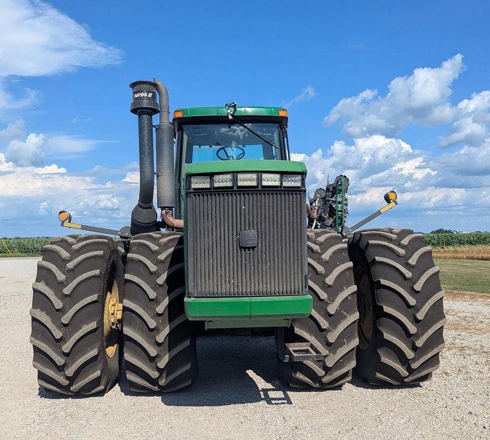 Used 2001 JOHN DEERE 9400 Tractor