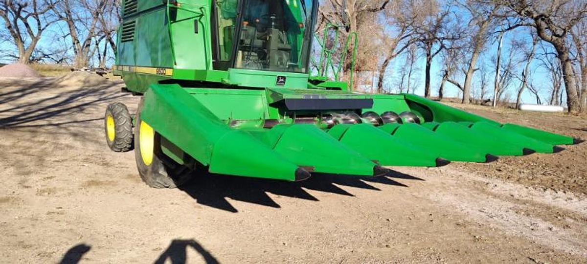 Used 1989 John Deere 9500 Combine